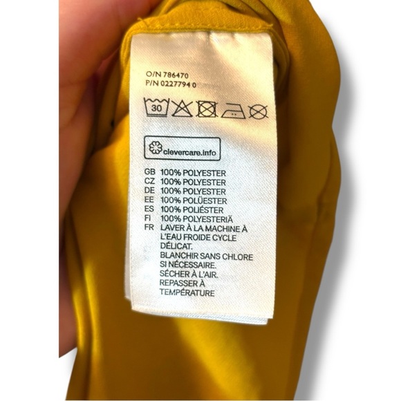 H&M Mustard Yellow w/Black Piping Sleeveless Lightweight Pleated V-Neck Blouse - Picture 11 of 16